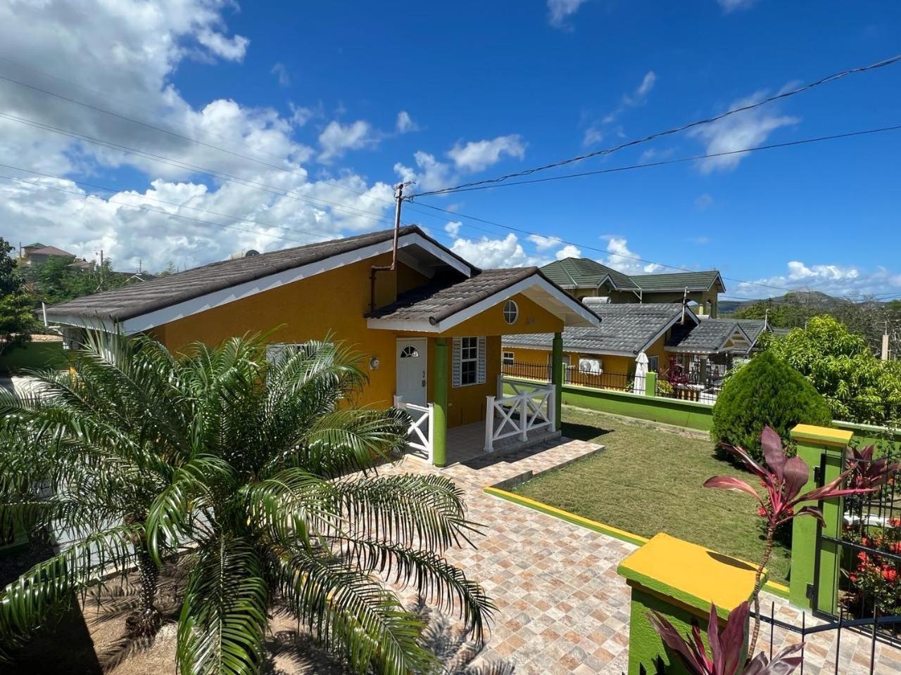 Reddie Vacation Homes Windsor  Экстерьер фото