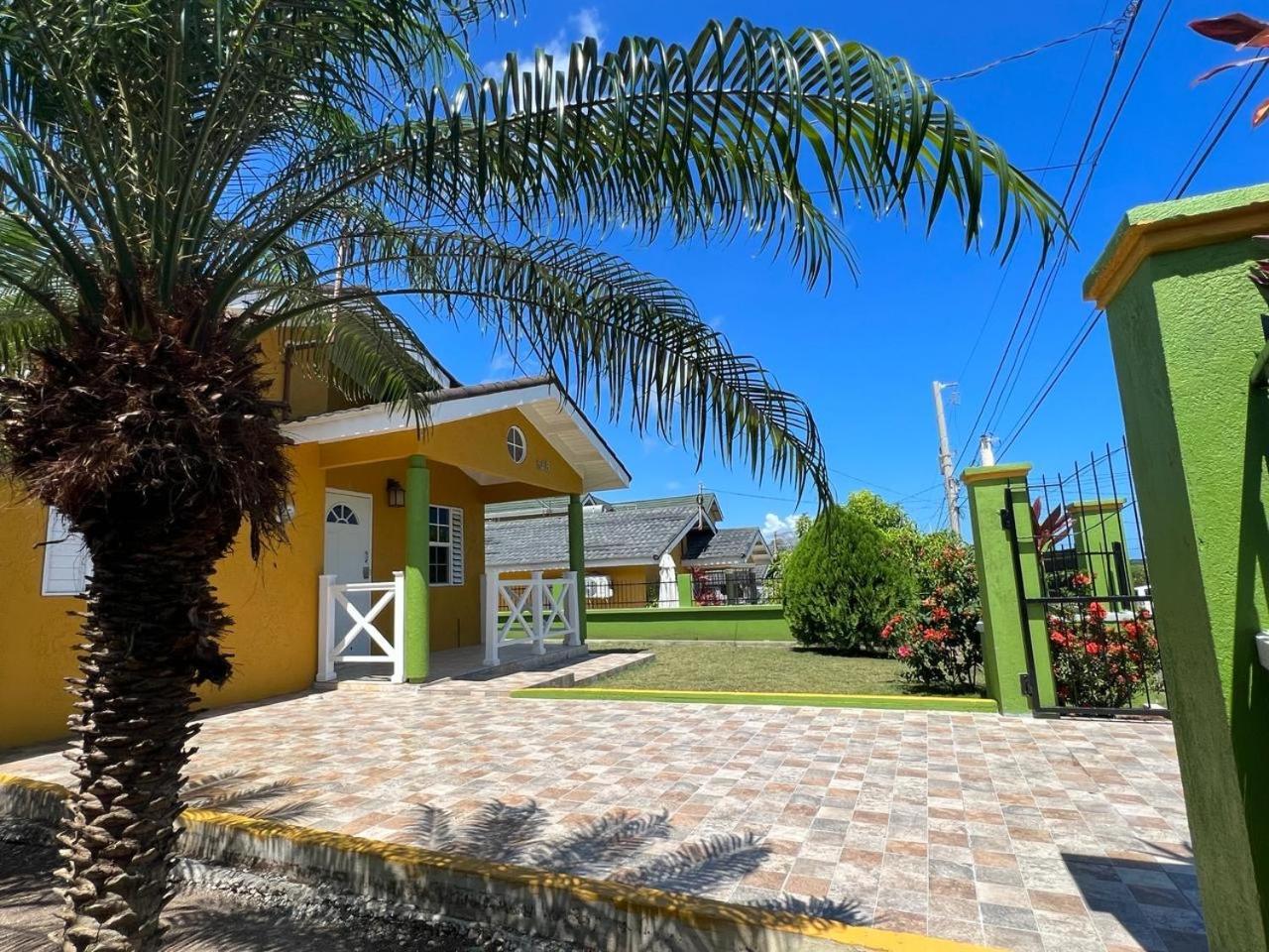 Reddie Vacation Homes Windsor  Экстерьер фото